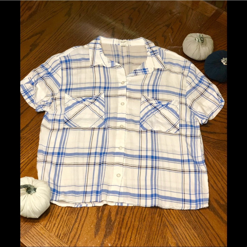 Forever 21 short sleeve button down blouse